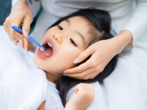 子どもが歯磨きを嫌がる理由と対策を解説｜始める時期や正しい歯磨きのやり方も紹介